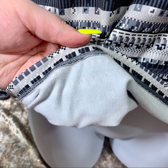 Nike Dri Fit 1/2 Zip Top - Picture 5 of 9